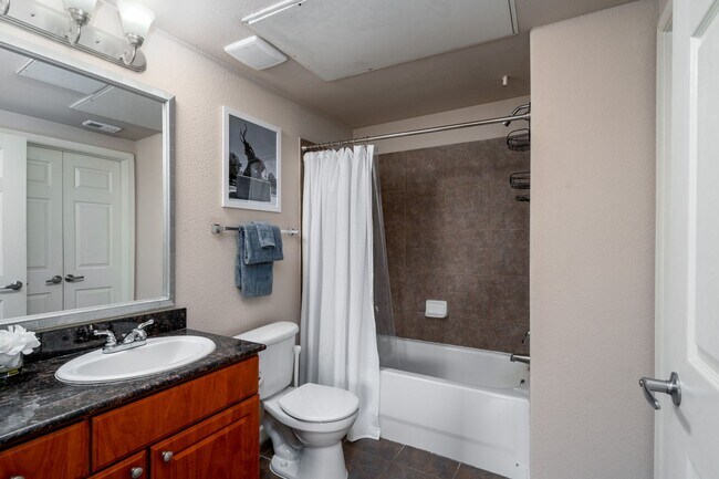 Building Photo - 600 13th St E