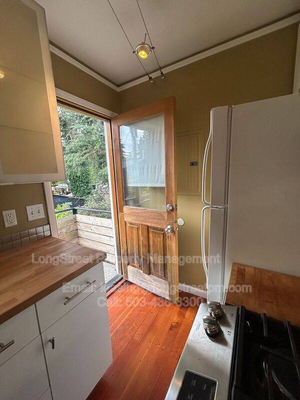 Building Photo - 4725 NE 50th Pl