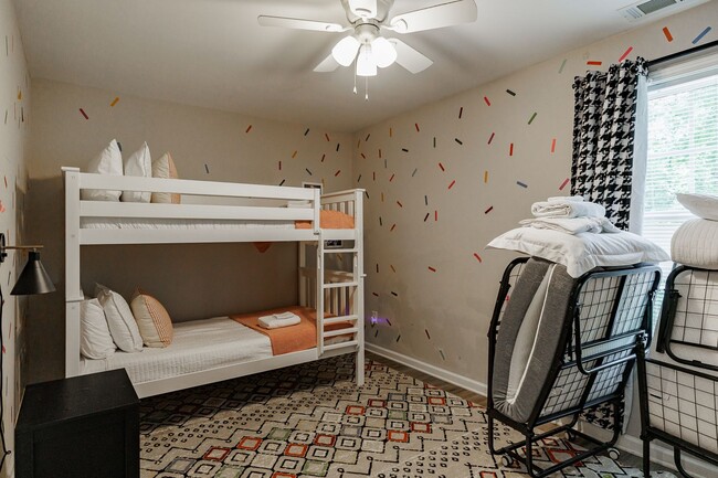 Building Photo - PRE LEASING!! AVAILABLE AUGUST 15TH 2025!!...