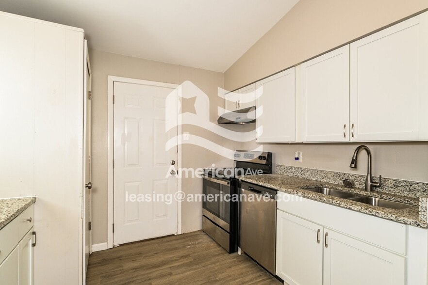 Building Photo - 10819 Kingbee Pl