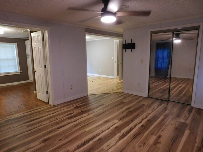 Building Photo - 900 Loftin Farm Rd