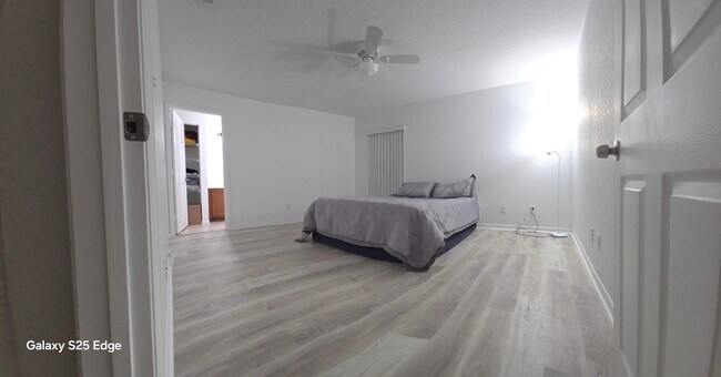 Building Photo - 1061 SW Charcoal Ave