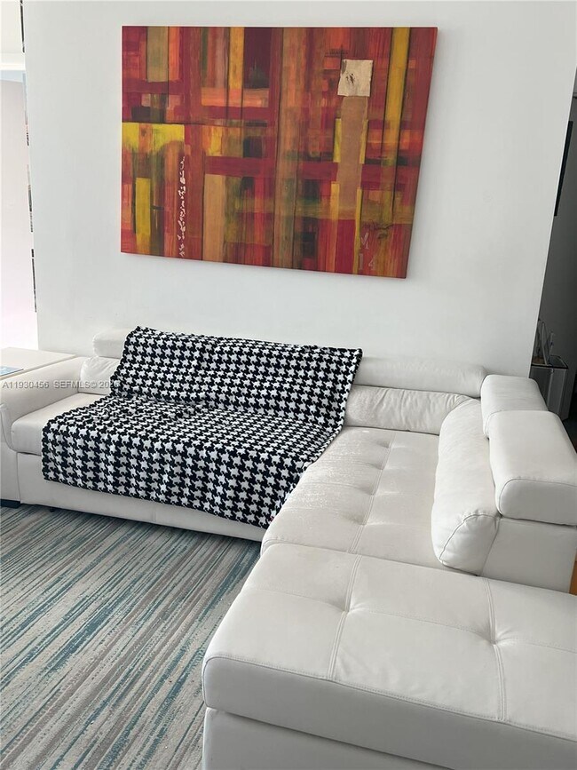 Building Photo - 92 SW 3rd St