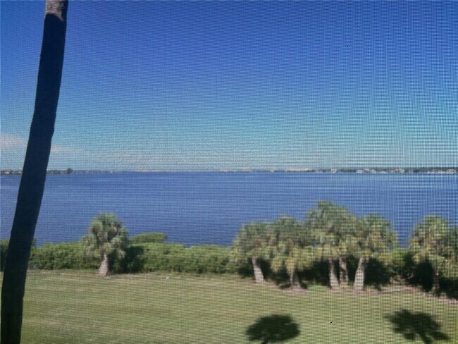Building Photo - 910 Tidewater Shores Loop