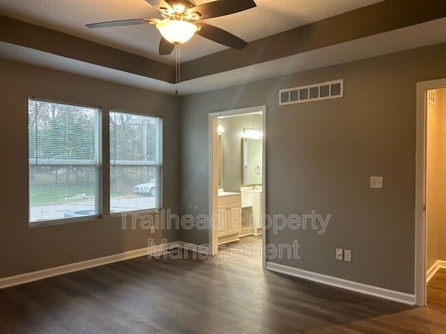 Building Photo - 605 Hillcrest St