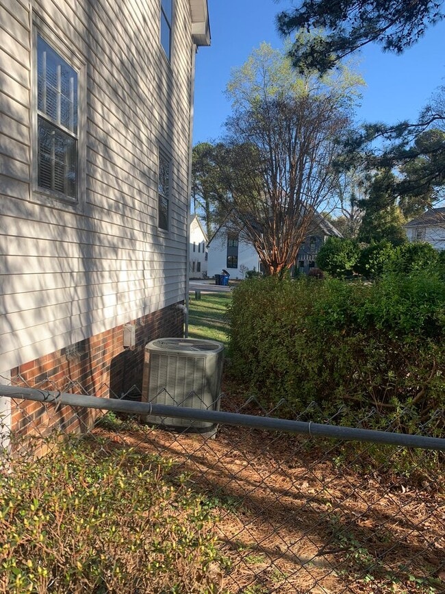 Building Photo - NORTH HILLS CHARMER--2 STORY--DOWNSTAIRS BEDROOM/OFFICE--FORMAL AREAS-LAUNDRY/MUD AREA-CARPORT