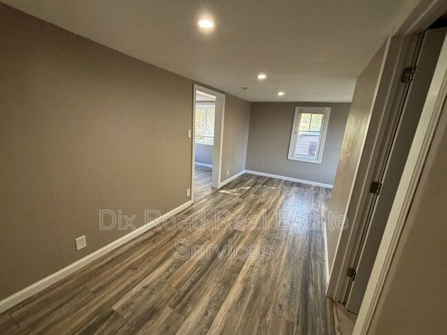 Building Photo - 424 Nordale Ave
