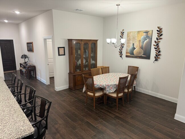 Dinning area - 4627 Shivers Ln