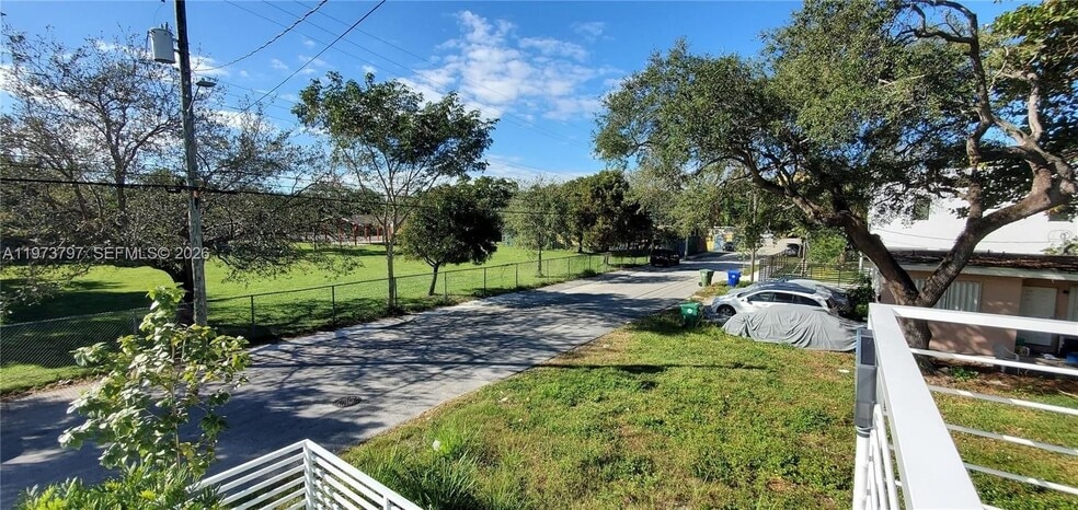 Building Photo - 3787 Thomas Ave