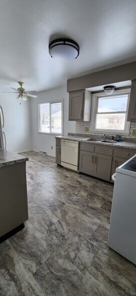 Building Photo - 2407 Roxbury Rd