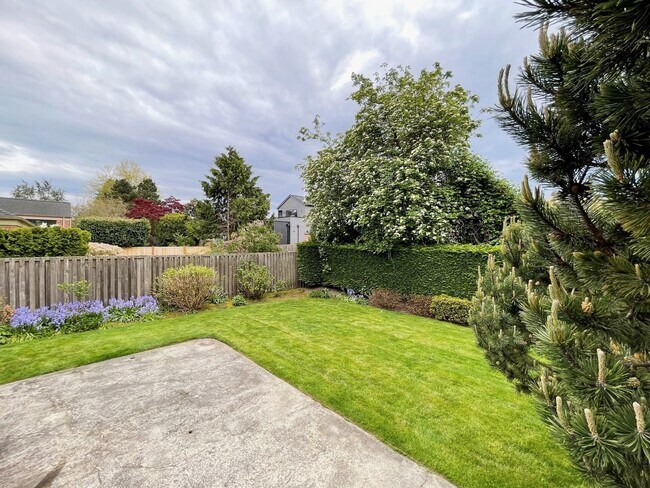 Building Photo - 4bd/2ba Seattle Home