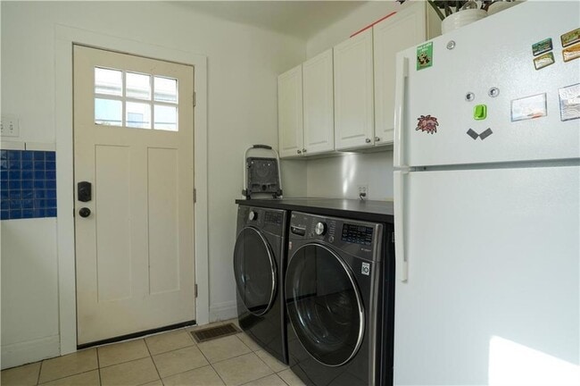 Building Photo - 4222 Vincennes Pl