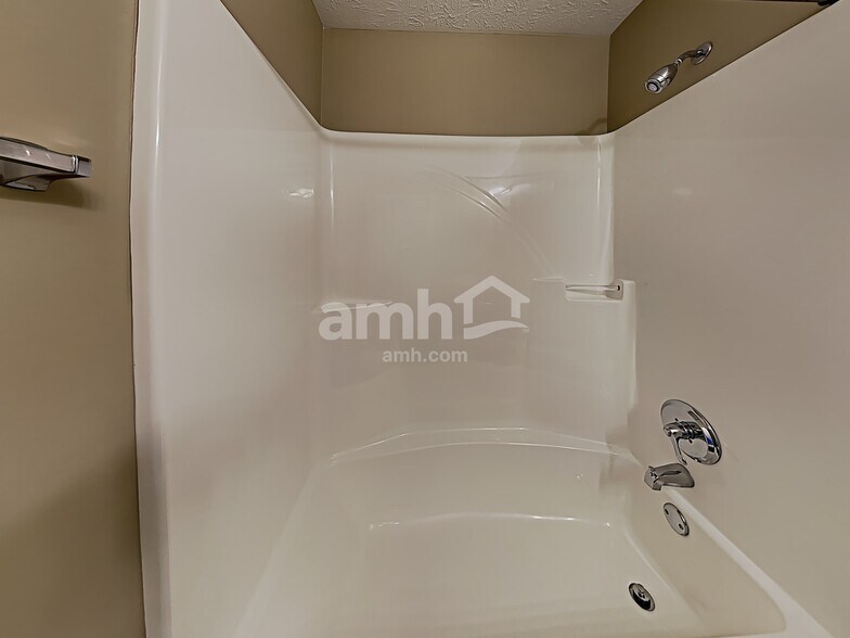 Building Photo - 7216 Burlat Ln