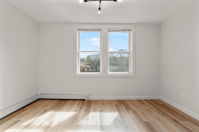 Building Photo - 425 N Main St