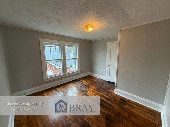 Building Photo - Charming Renovated 1935 Historic Home with Fenced Yard in Central Kingsport