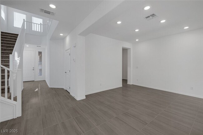 Building Photo - 6533 Twin Brks Ave
