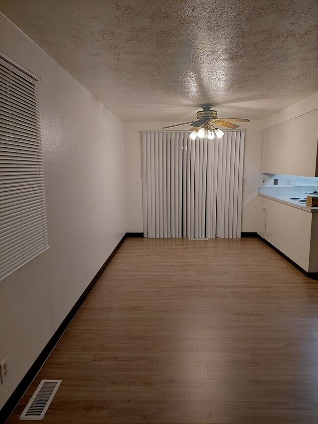 Building Photo - Charming & affordable Single-Family Home in Desirable West Salem Neighborhood!