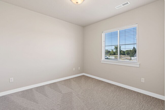 Building Photo - GORGEOUS 3bd/2.5ba Payette Duplex w/Modern construction, pristine condition, and ready for you!