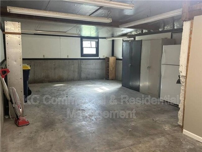 Building Photo - 7809 NE San Rafael Dr