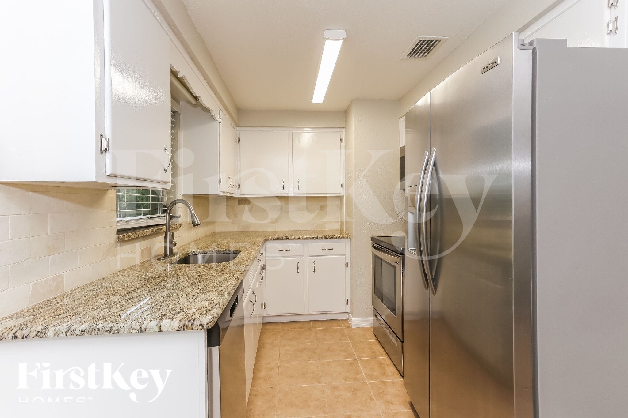 Building Photo - 447 W Clermont Dr