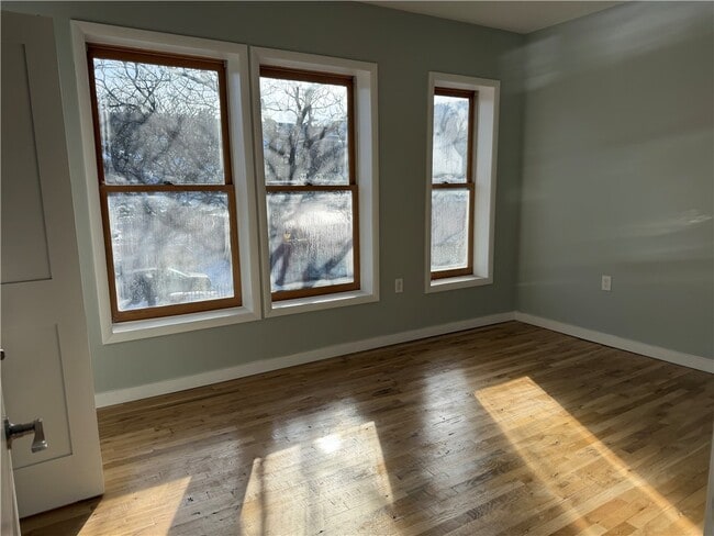 Building Photo - 123 W Market St