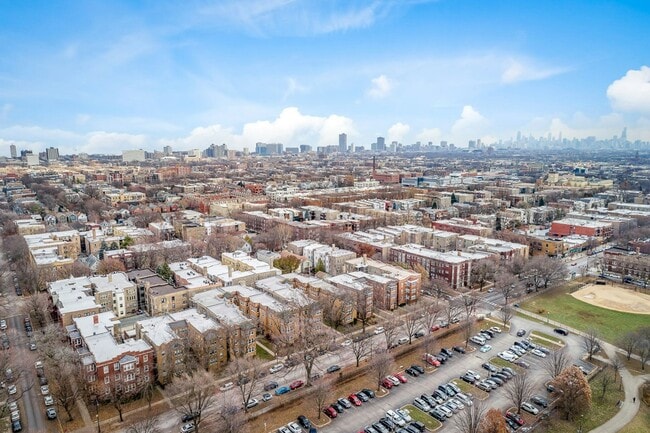 Building Photo - 5059 N Damen Ave