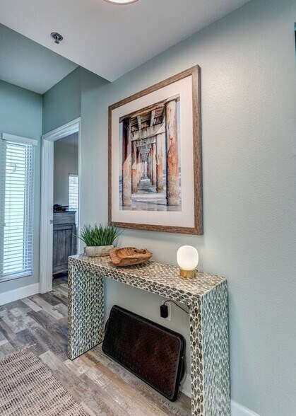 Building Photo - 998 Gulfside Ct