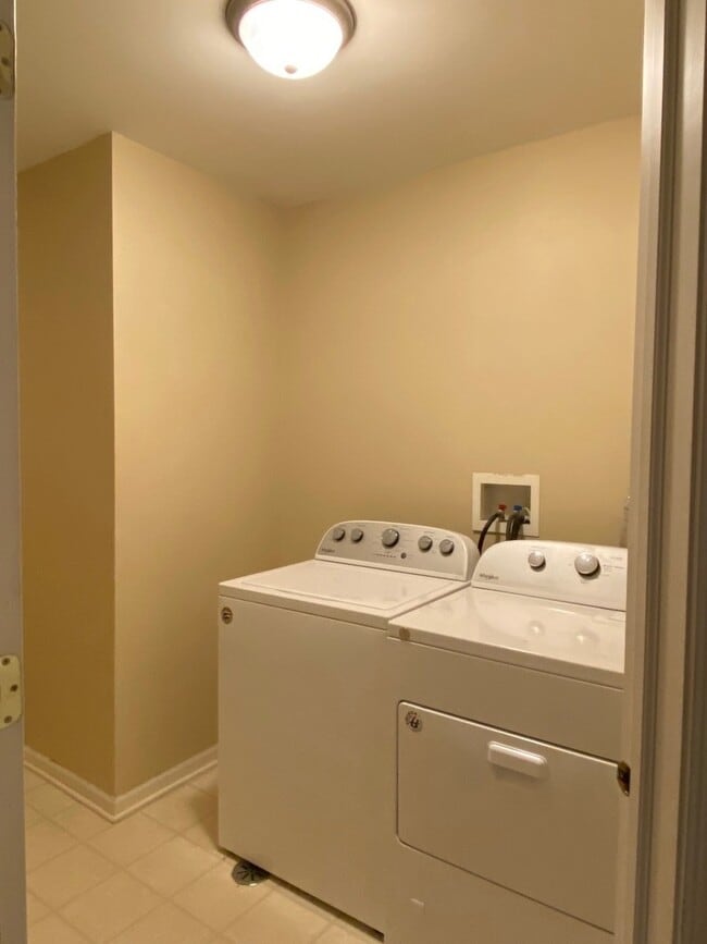 Building Photo - 364 Grape Vine Trail