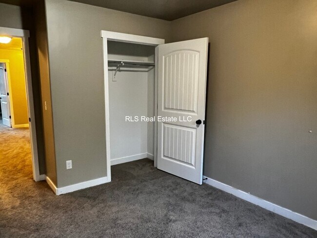 Building Photo - 122 S 1800 W