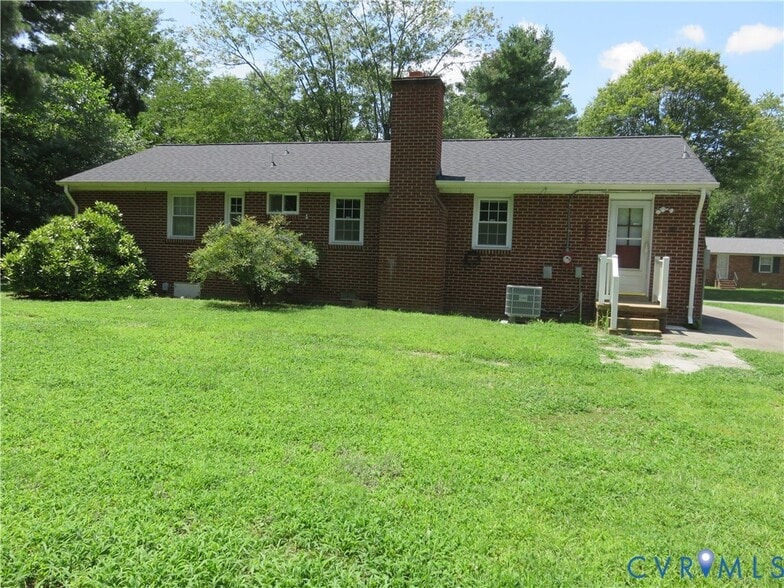 Building Photo - 8090 Dunwoody Rd