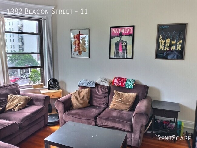 Building Photo - 1382 Beacon St