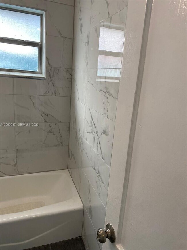 Building Photo - 824 84th St