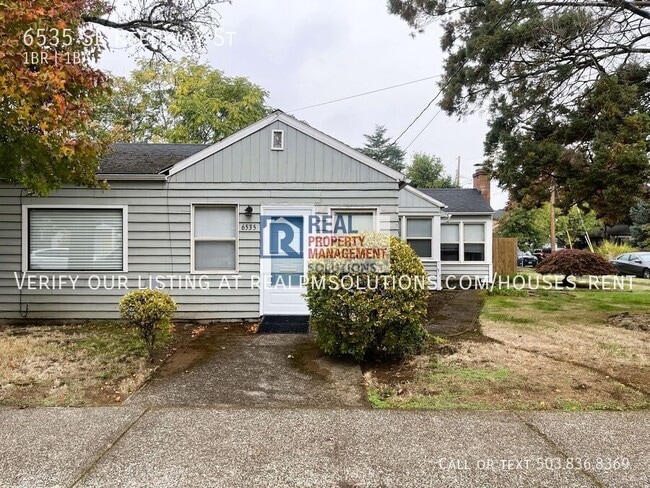 Building Photo - 6535 SE Reedway St