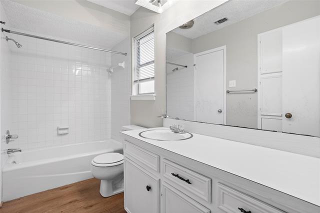 Building Photo - 1024 Edgewood Trail