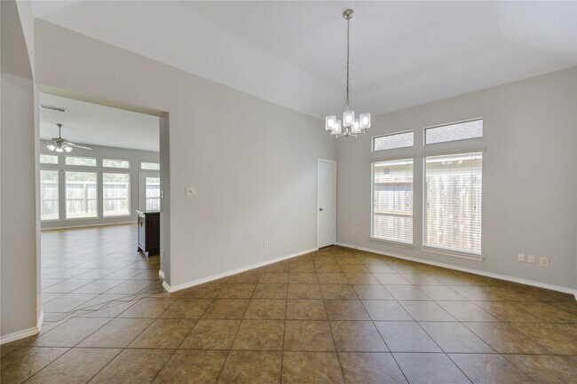 Building Photo - 5615 Stoneridge Ct