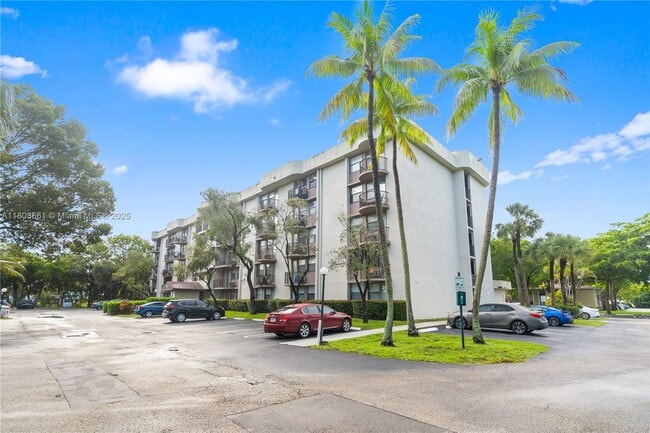Building Photo - 2701 Riverside Dr