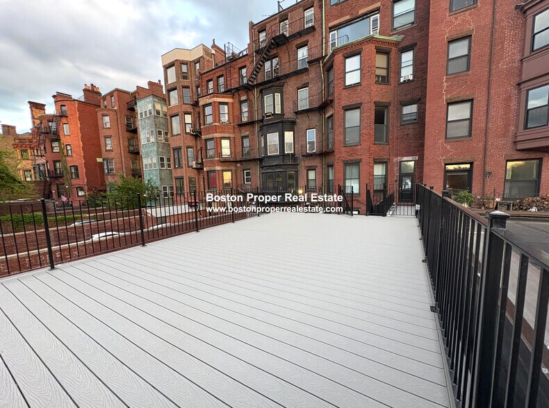 Building Photo - 464 Beacon St