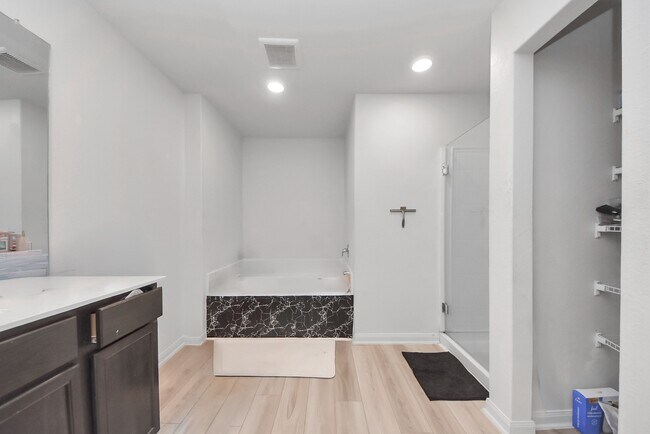 Building Photo - 7943 Vacek Meadows Loop