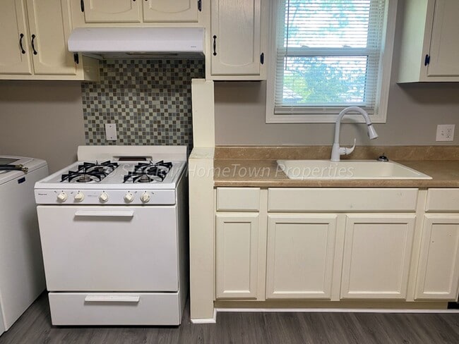 Building Photo - Charming Newly Remodeled 2-Bedroom Home fo...
