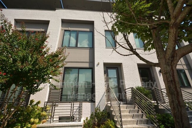 Building Photo - 550 N Highland Ave NE
