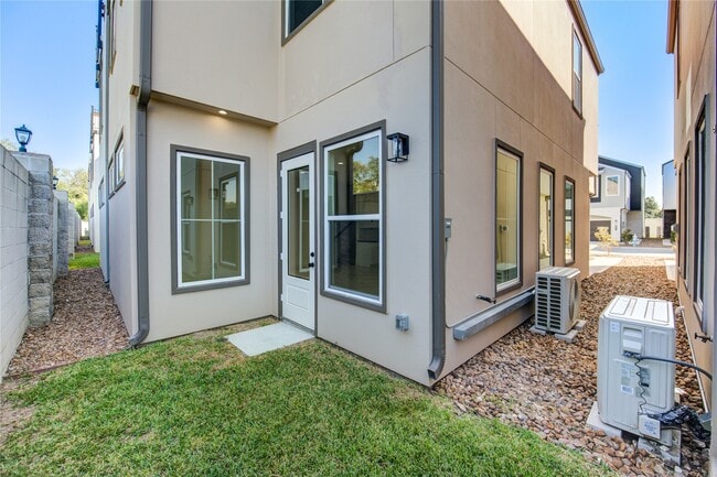 Building Photo - 2903 El Fenice Ln