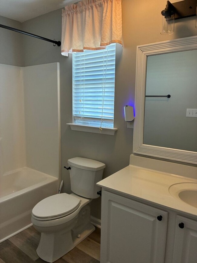 Building Photo - Walker Woods, large 4 BD and 2.5 BA