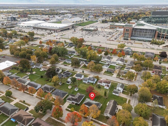 Building Photo - 1221 Kenwood St