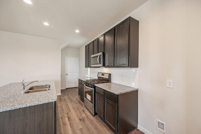 Building Photo - 3915 Deledda Dr