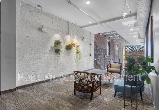 Building Photo - 306 N 26th St