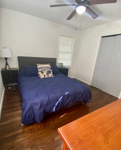 Double closet - 3172 Sandusky Dr