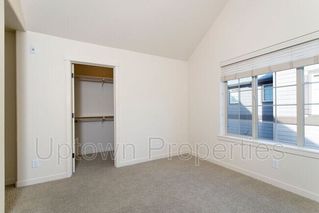 Building Photo - 7894 NE Miriam Way