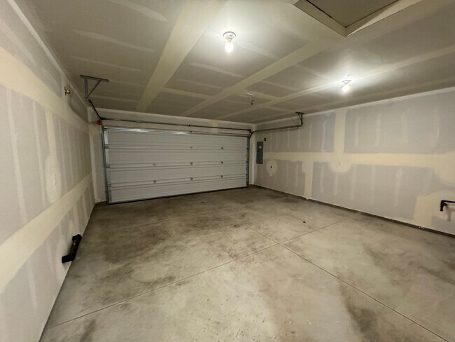 Building Photo - Brand New Home - 3bdrm 2.5ba - The Reserve in the Pines - La Pine, OR