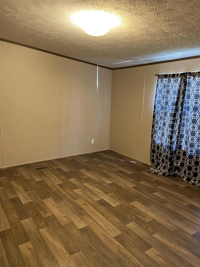 Building Photo - 226 Stinson Dr
