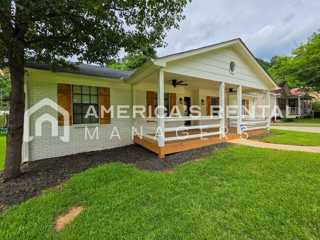 Building Photo - Newly Renovated and Ready for Move In!